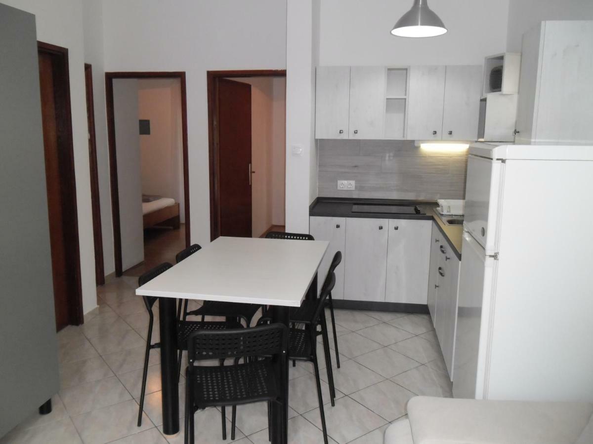 Apartmani Nena Povljana Εξωτερικό φωτογραφία